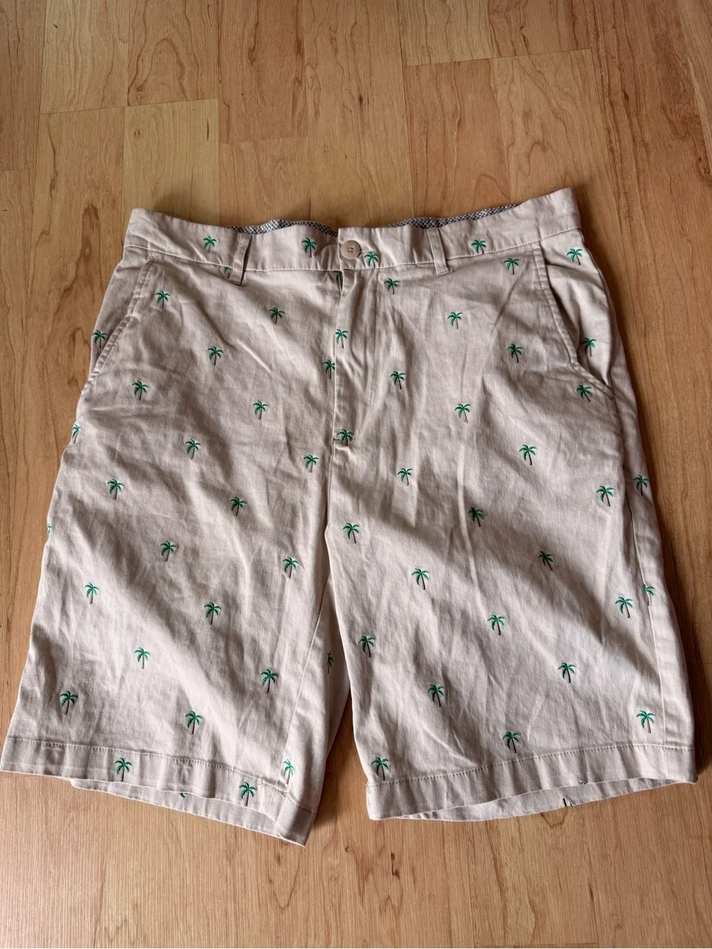 Men's Palm-Embroidered Beige Shorts